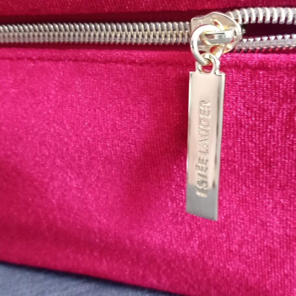 'Estee Lauder' Large Red Velvet Cosmetic Case NWOT - Picture 3 of 9